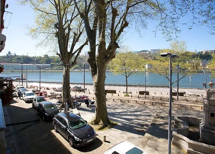 14º Esquadra — Cais Pedras Maison d'hôtes Oporto