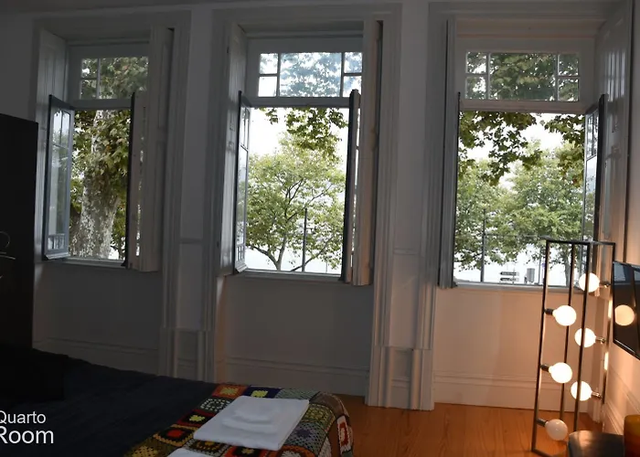 14º Esquadra — Cais Pedras 3* Oporto