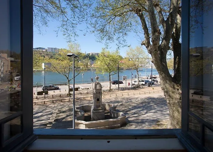 14º Esquadra — Cais Pedras Affittacamere Oporto