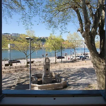 14º Esquadra — Cais Pedras Casa de hóspedes Porto