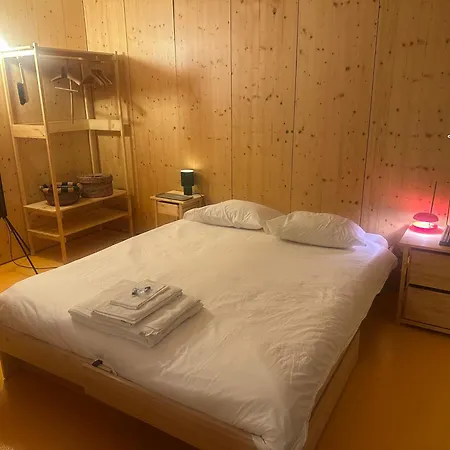 14º Esquadra — Cais Pedras Pensionat Oporto