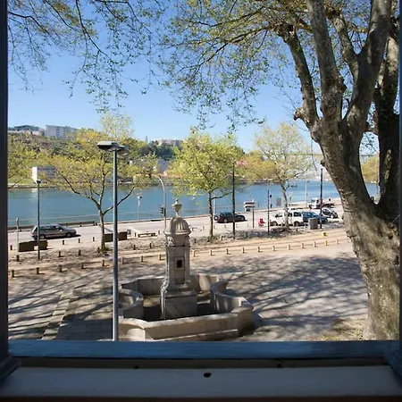 14º Esquadra — Cais Pedras Pensionat 3*