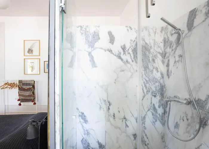 14º Esquadra — Cais Pedras Pensionat 3*