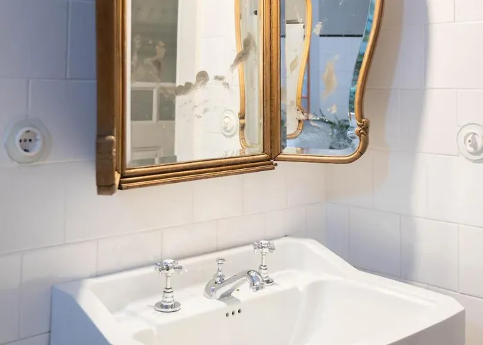 14º Esquadra — Cais Pedras Pensionat 3*